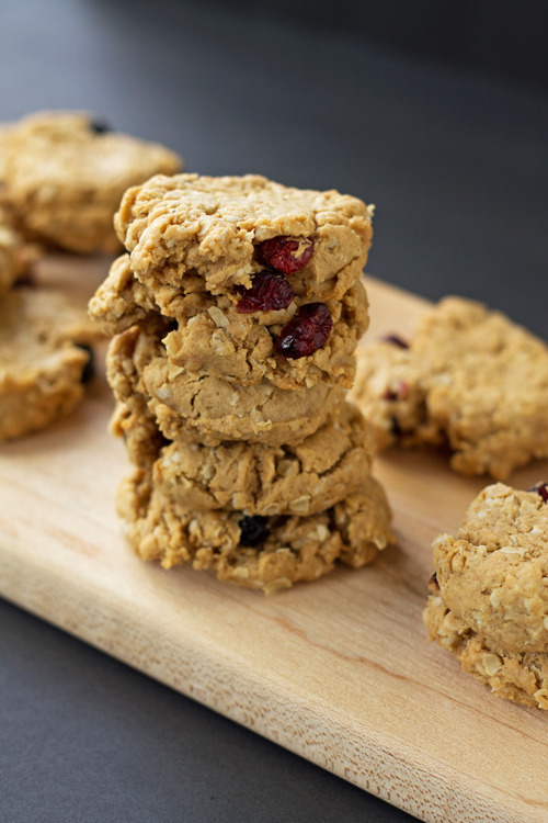oatmeal peanut butter berry cookies