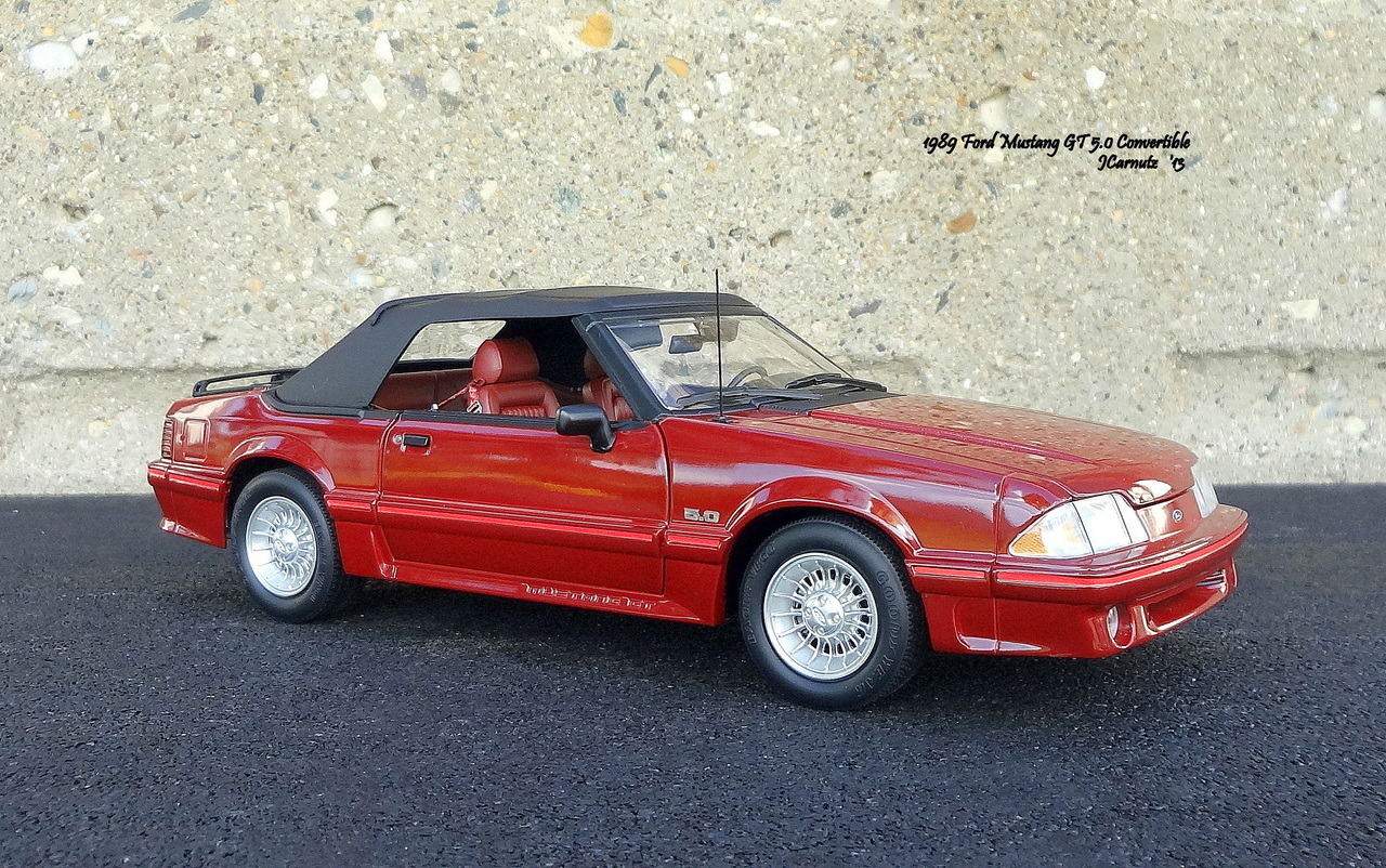 DIECAST MANIA • 1989 Ford Mustang GT 5.0 Convertible A 1:18 scale...