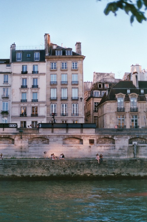 paris35mm:Along the Seine