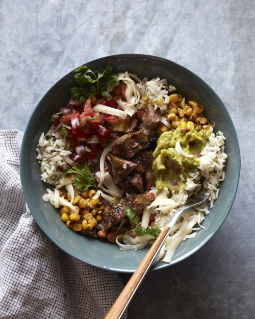 (Via: fattributes.tumblr.com) Flank Steak Burrito Bowls - Get...