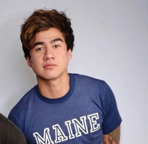 calumspeachy:Calum being his cute self for @calumsababe...