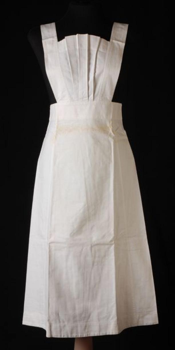 The Me I Saw | Nurse’s apron, 1935-50, Netherlands.