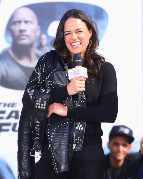 michellerodriguezbr:Michelle Rodriguez divulgando Velozes e...