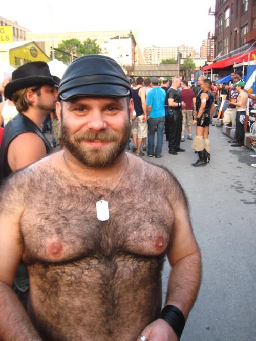 hairybackmen:Send nudes and hookup with hot men near you!...