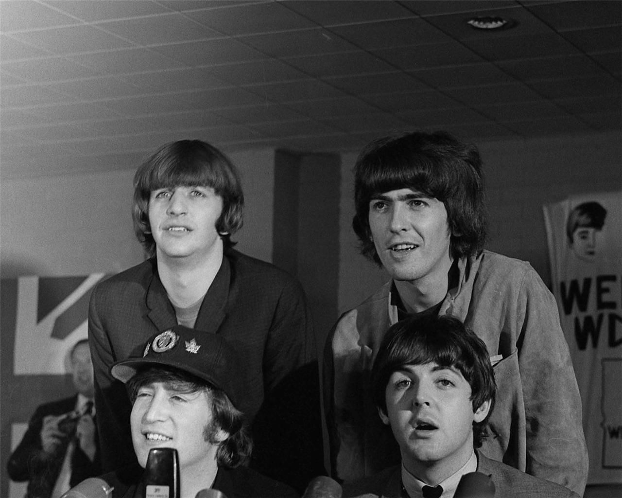 3 rare photos of The Beatles at USA press... - The Beatles Photo Vault