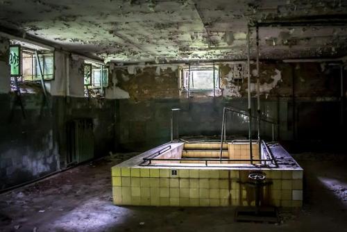 abandonedandurbex:Will you bathe with me? Abandoned...