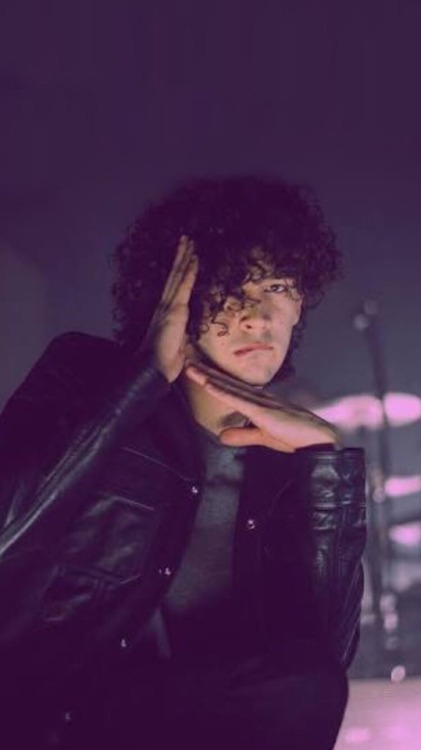 fakelocks:Matty healy •Please like/reblog. Don’t repost...