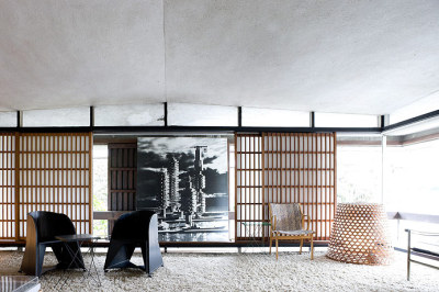 ryanpanos:<br /><br />The Metabolist Sky House | Kiyonori Kikutake | Socks Studio<br />The house the Japanese architect Kiyonori Kikutake (1928-2011) designed and built for himself in 1958, still stands out as a monument to his life-long architectural beliefs. A founding member of theMetabolist movement, Kikutake laid the foundation for an architecture able to intrinsically provide its own rules for growth, and for new models of cities able to develop over new physical grounds. His own Sky-House is an elevated single volume that literally embodies both these key principles on a domestic scale.<br />The house consists of a single 10x10m concrete slab  raised up on 4,5 m high piers located on the central axe of each side, in order to free the corners. The piers also support the concrete roof. The architect’s refusal of functionalism is materialized in an open, flexible floor plan with a central living space and service areas on the sides, which recalls traditional Japanese interiors. All around this single space runs a continuous balcony.<br />