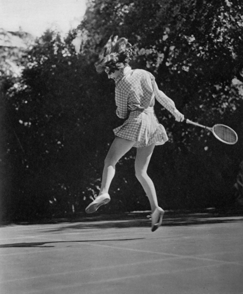 yesterdaysprint:Joan Crawford, 1938“nice flight of Venus” !!!...