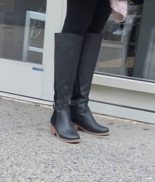shoes, boots - Boots on the street∞ See more shoes, boots and leather ...