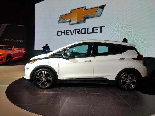 Chevrolet Bolt exposto no Salão de São Paulo em 2018 - marca não estará no próximo evento, em 2021