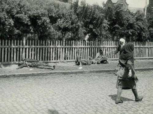 The corpses of Ukrainian peasants who succumbed to the Holodomor famine lie on the streets of Kharkov, USSR, 1933 [1600 x 1191] Check this blog!