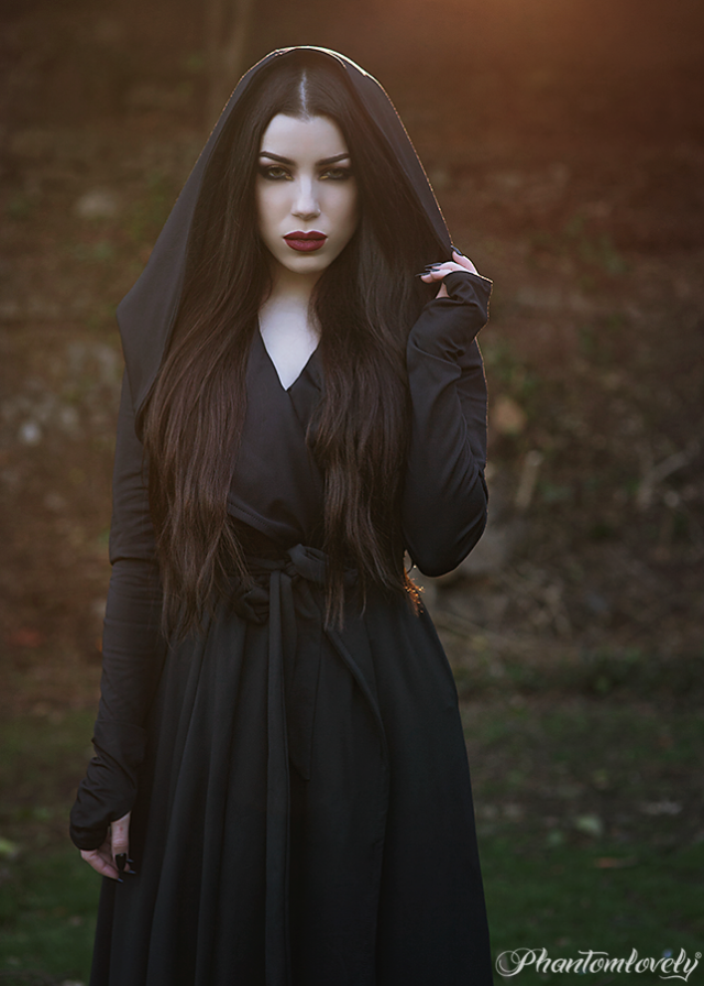 Model: Threnody In Velvet Coat from Phantomlovely... - Gothic and Amazing