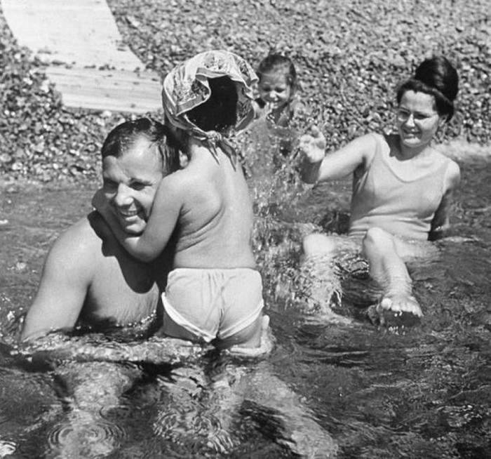 Yuri Gagarin and family on holidays in Crimea