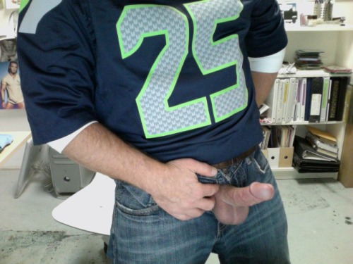 alexfillmoore:coacheswithdirtyminds:Coaches dick out at...