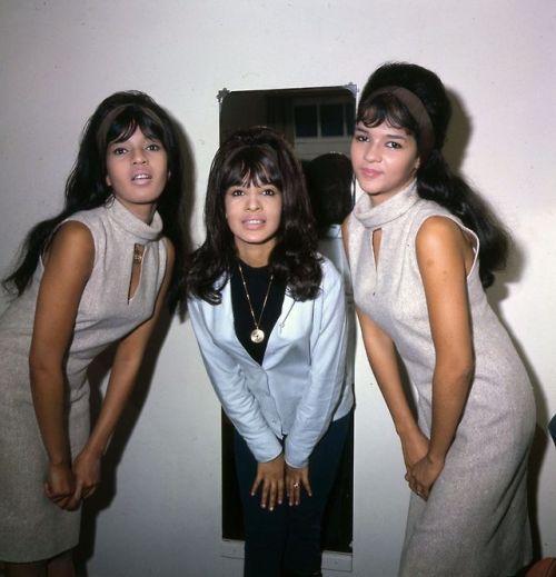 ronnie spector the big t.n.t. show ronnie spector the big t.n.t. show