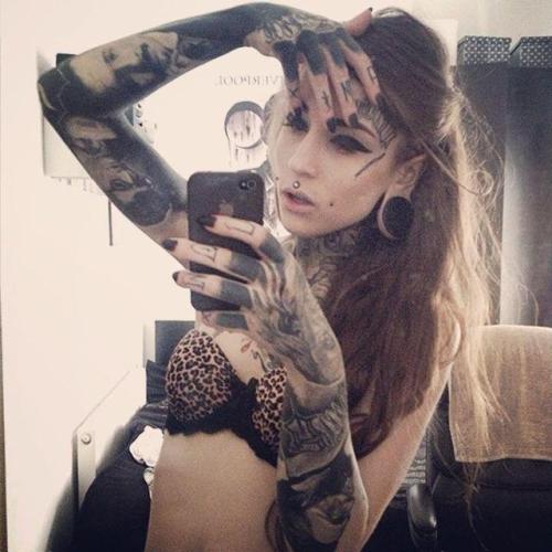 loveinkedladies:Girls with tattoosTattoo babes