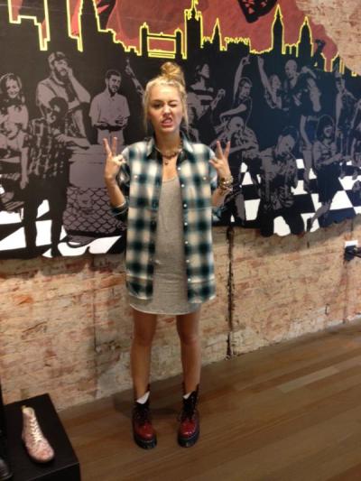 miley cyrus doc martens