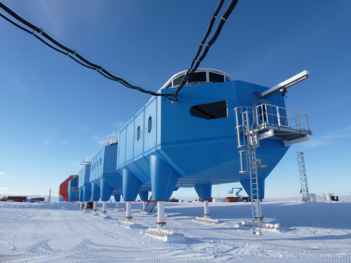 rocketumbl:Halley VI Research Station