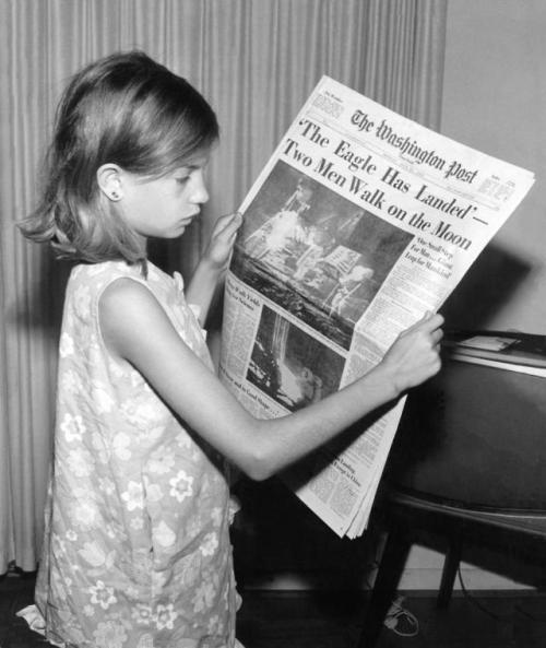 historium:A girl reading the front page of The Washington Post...