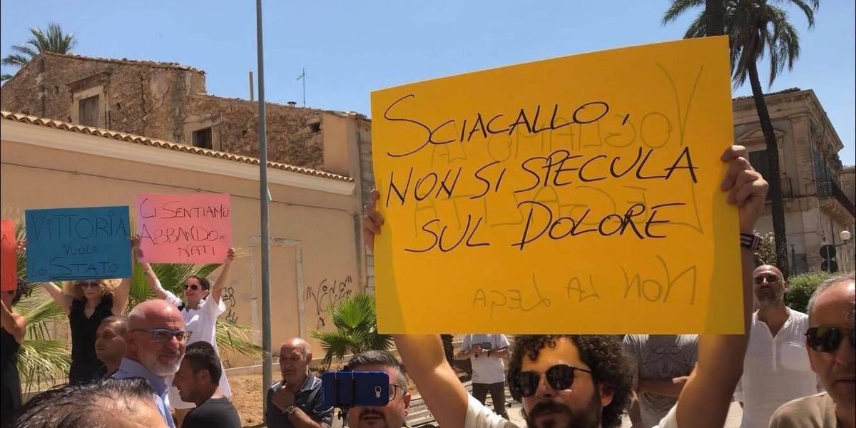 Le lacrime dello sciacallo di Giulio Cavalli Se avete bisogno di una cartolina dal futuro per leggere in anticipo la prossima campagna elettorale vi basta rivedere le immagini del ministro dell’Inferno che si è recato, nel suo tour promozionale...