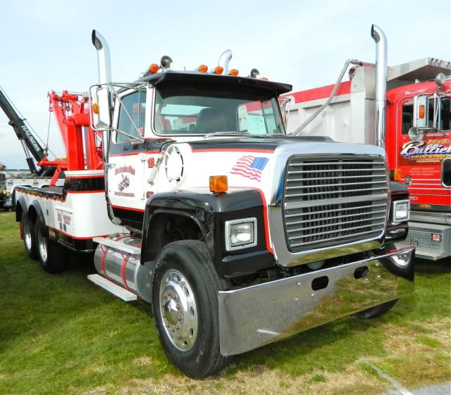 Semitrckn — Ford Lnt 9000 Custom Wrecker 9149