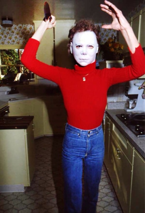 atomic-chronoscaph:Jamie Lee Curtis on the set of Halloween...