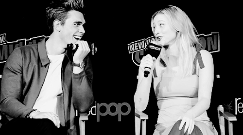 Lili Reinhart and KJ Apa talk on the Riverdale panel at NYCC...