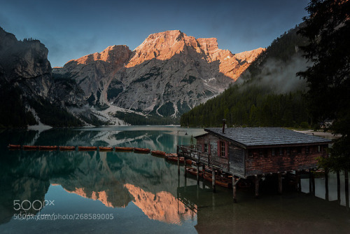 wish-to-be-there:The little house on the lake. by didierlanore