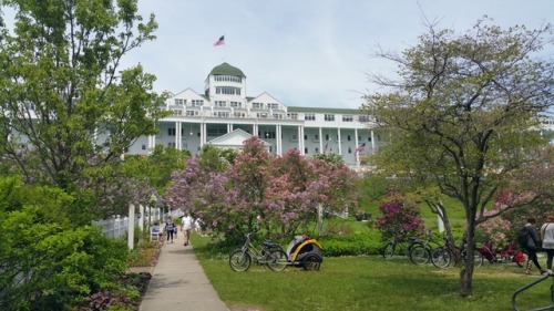 Scenes from Michigan (from top, L-R): Grand Hotel, Mackinac...