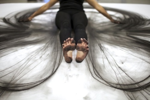 thedolab-blog:Heather Hansen uses charcoal and movement to...