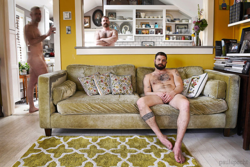 nakedandregulah:Naked at home