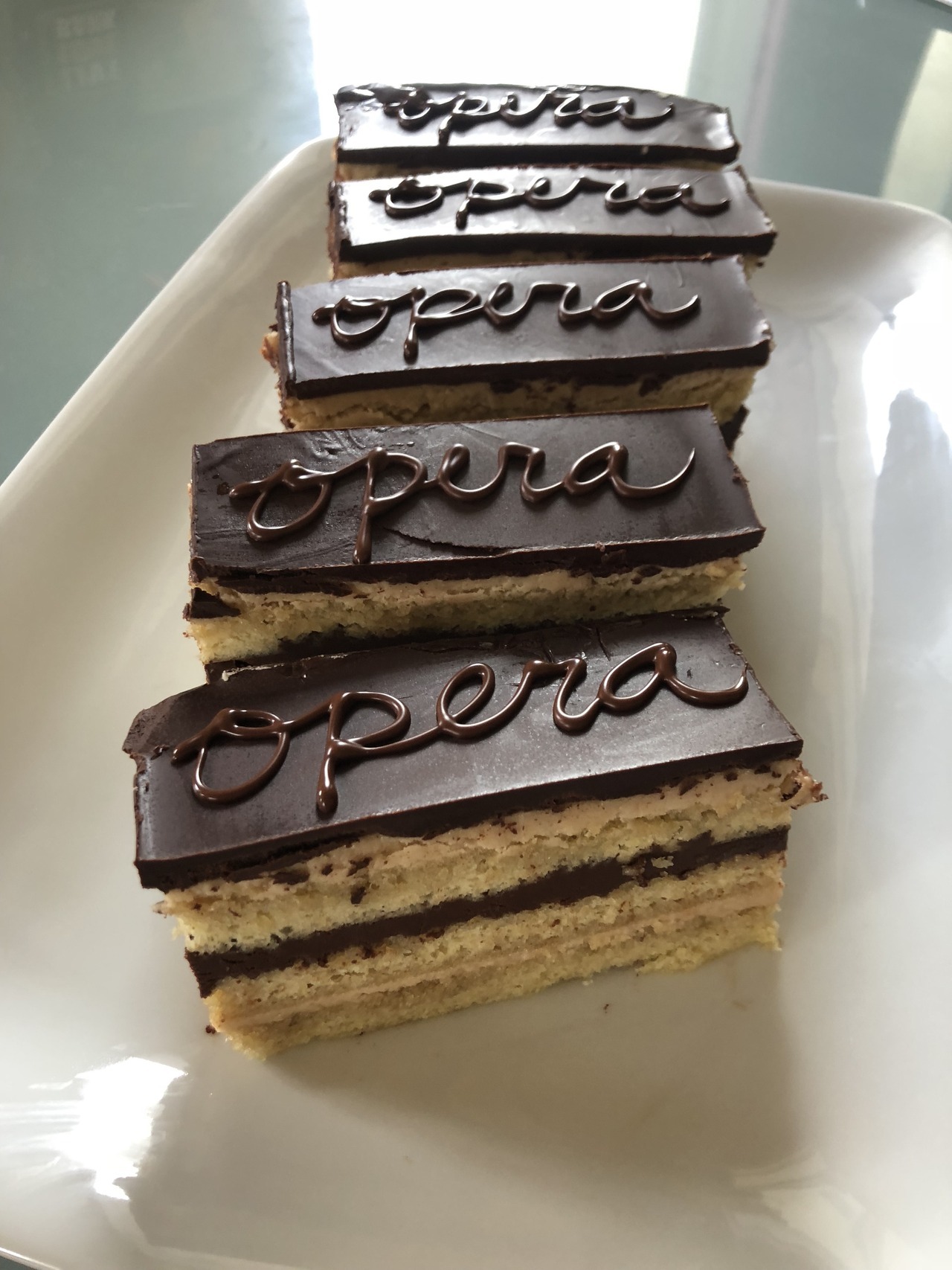 what is the difference between opera cake and tiramisu