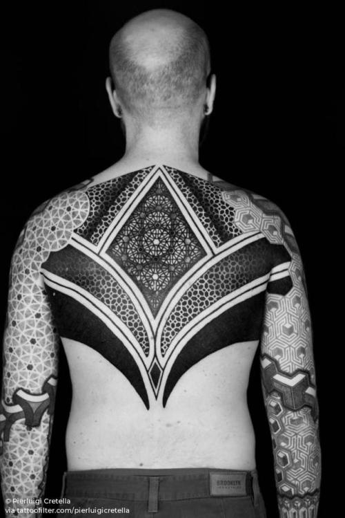 By Pierluigi Cretella, done at Meatshop Tattoo, Barcelona.... abstract;backpiece;pierluigicretella;huge;op art;facebook;blackwork;twitter;sacred geometry;geometric