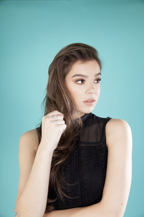 angels-fallin-from-the-sky:Hailee Steinfeld