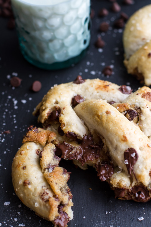 sweetoothgirl:Warm Chocolate Chip Cookie Stuffed Soft Pretzels