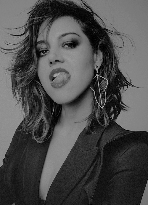 aubrey plaza for rogue magazine.: glamorous source;