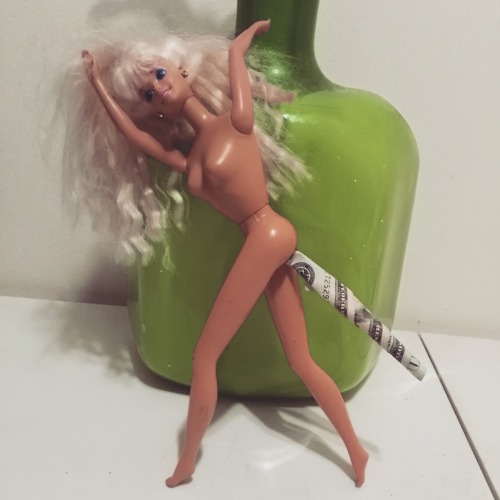 whalesnest:champagnemanagement:reblog and butthole barbie will...