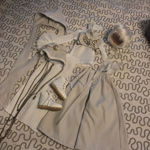 miss-jointed:Here’s the unboxing of my very first BJD. He’s the...