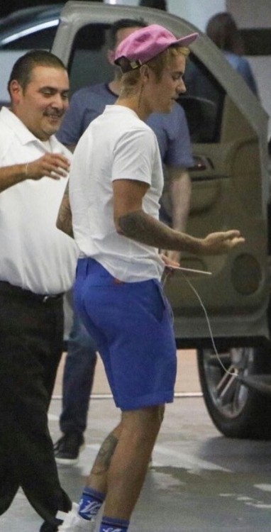 bromancebooty:Justin Bieber has a nice fuckin ass