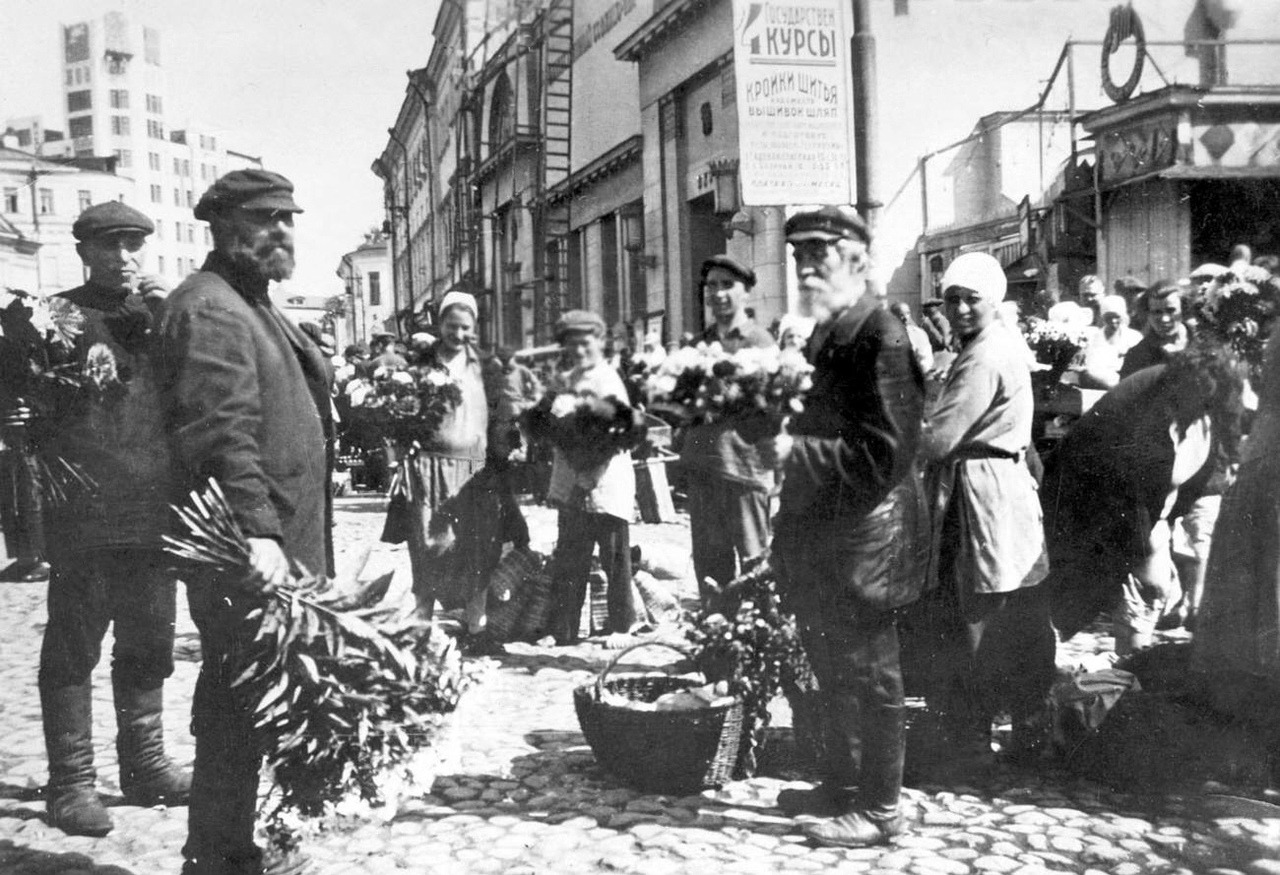 Flower sellers on Arbat Square in Moscow (1929)