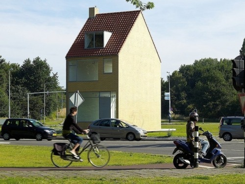 Rotating HouseTilburg, The Netherlandsby John Körmeling (2008)