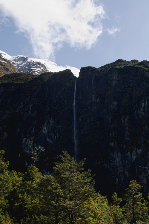 photographybywiebke:Mountain sides on the Rob Roy Glacier...