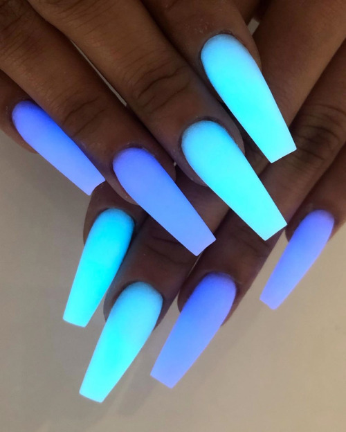 glow in the dark ombre acrylic nails 
