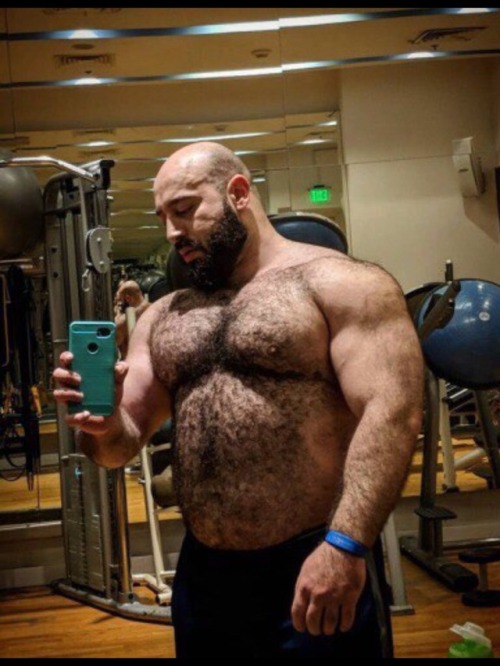 papabearscum:I LOVE huge, thick, meaty, musclemen, especially...