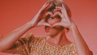 taylor swift hand heart | Tumblr