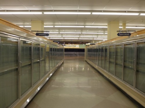 theyawninggrave:The creep factor of abandoned grocery stores...