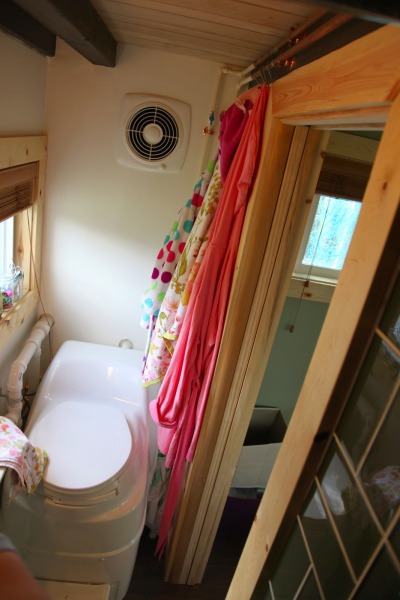 tinyhousedarling:<br /><br />Tiny House for a Family of Four<br />