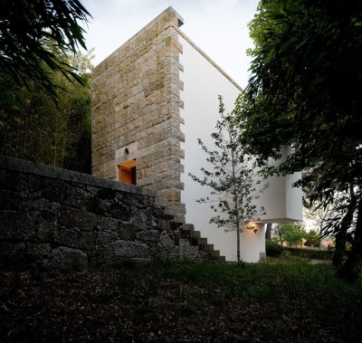 subtilitas:<br /><br />Alvaro Siza - Chapel in St. Ovídio Farm, Lousada 2002. Via, photos © Fernando Guerra. 