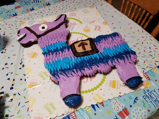 i made a loot llama cupcake birthday cake for my stepsons 10th birthday this was the first time i tried to make a cake out of cupcakes lessons were - fortnite cupcakes cake